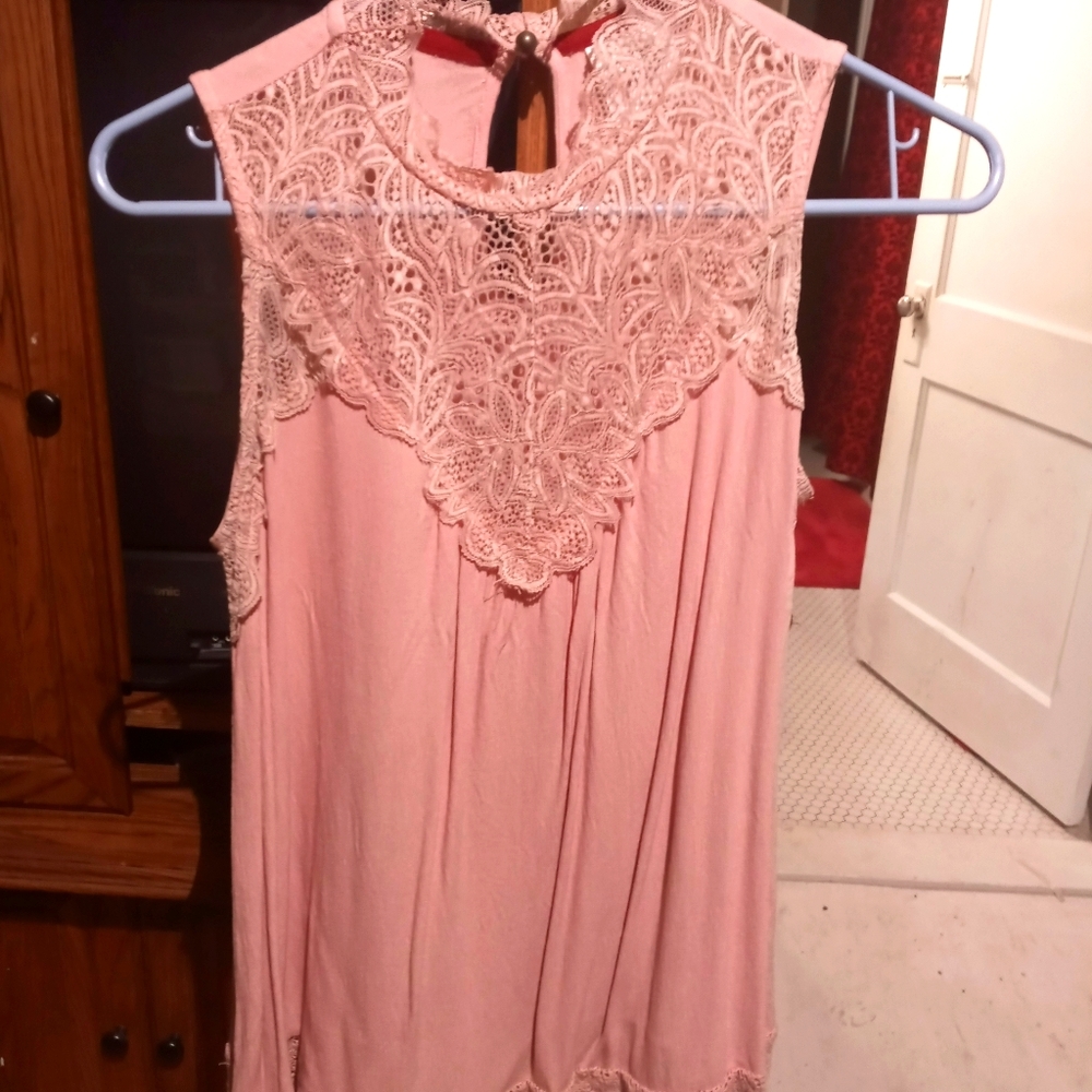 Short sleeve pink lace shirt